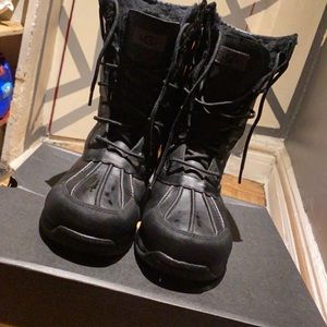 UGGS Mens Butte Waterproof Leather Snowboots